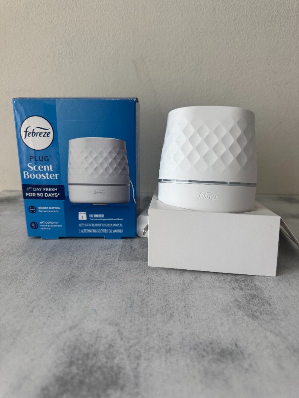 Febreze Plug Scent Booster Oil Warmer Only - White New in Box (Device only)